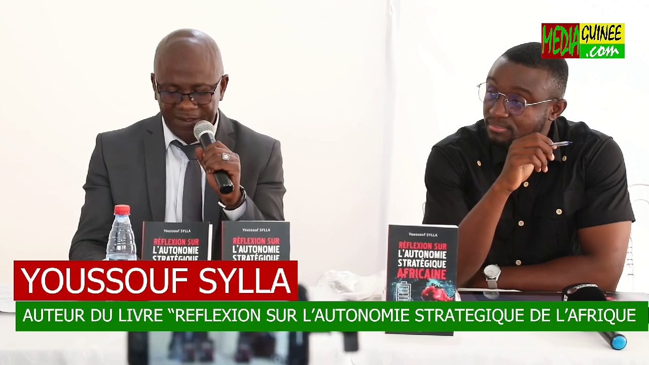 72h du livre : Youssouf Sylla dédicace son livre "réflexion sur l’autonomie stratégique africaine"