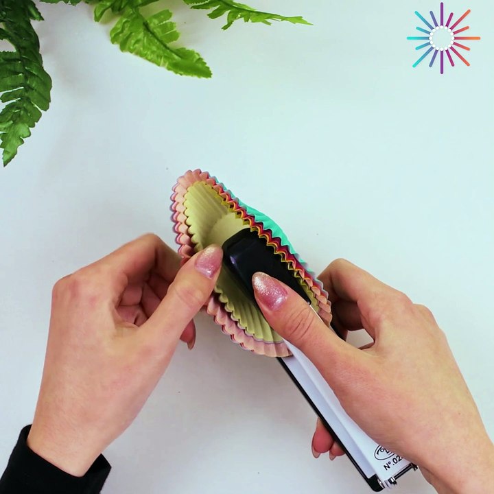 Create a colorful DIY flower with us 🌺