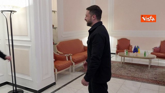 Von der Leyen incontra Zelensky a Roma dopo il funerale di Papa Francesco
