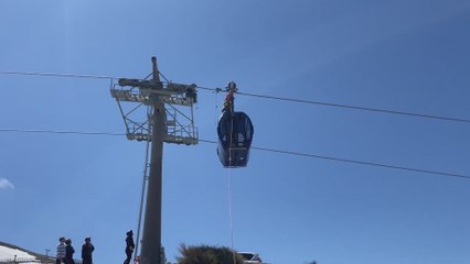 Evacuación de varias personas atrapadas en los telecabinas de Sierra Nevada