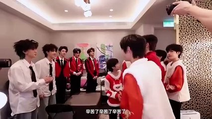 【TF家族祖传和师兄见面】TF家族大型敬果汁笑鼠了！《队长有话要说》《谢谢马哥》《东西已经寄到重庆了》