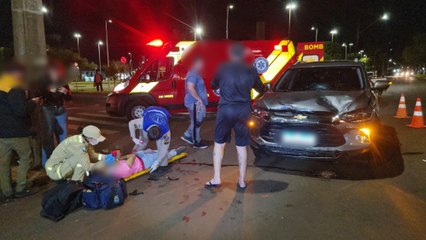 Tracker atinge motociclista na Av. Assunção em Cascavel