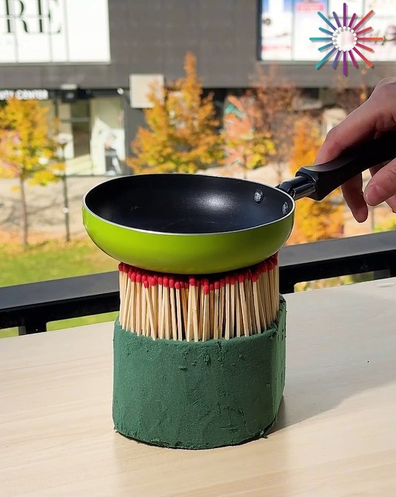 Let's test for how long the egg can be fried in matches🍳