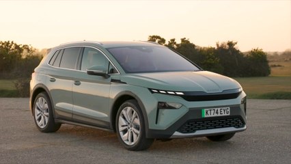 Der neue Škoda Elroq RS - Clever einparken mit dem Smartphone plus Powerpass-Support