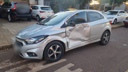 Ônibus e automóvel se envolvem em acidente no Parque São Paulo