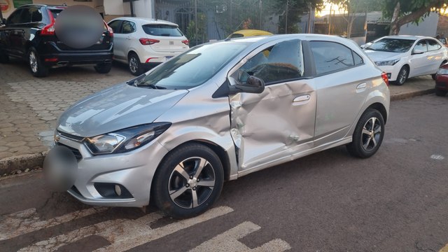 Ônibus e automóvel se envolvem em acidente no Parque São Paulo