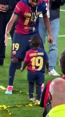 🎯🔥 ¡LAMINE YAMAL DESLUMBRA CON LOOK RADICAL Y CELEBRACIÓN FAMILIAR TRAS VENCER AL REAL MADRID! 🔥🎯