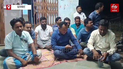 বেআইনিভাবে অর্থ আদায়ের অভিযোগ, ভূমি সংস্কার আধিকারিকের বিরুদ্ধে ধর্নায় তৃণমূল
