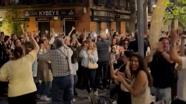 Espagne : des scènes de liesse alors que l'électricité est rétablie