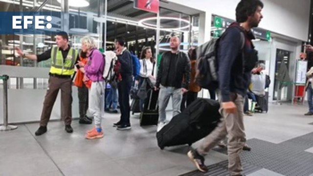 Viajeros llegan a León tras nueve horas atrapados en el túnel de Pajares