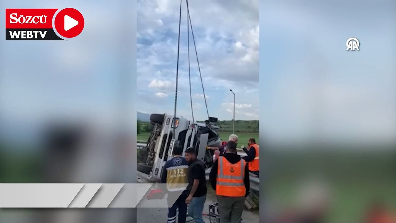 Otoyolda devrilen TIR'ın şoförü felaketi yaşadı