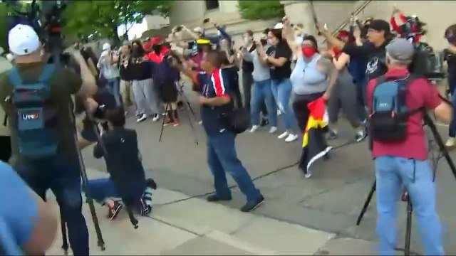 O museu de história natural de Nova Iorque vai retirar a estátua de Theodore Roosevelt | VL