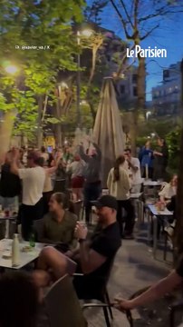 Scènes de joie après le retour de l'électricité