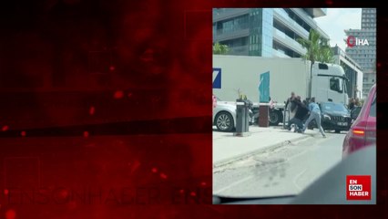 İzmir'de 2 sürücü arasında çıkan satırlı kavga