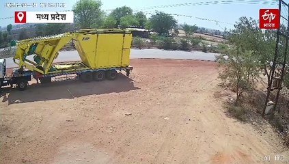 शिवपुरी में हाईवे पर स्कॉर्पियो पलटी, गाय को बचाने की कोशिश में हुआ हादसा 🚗