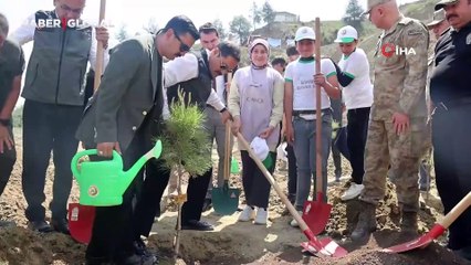 Deprem şehitleri için fidan dikimi