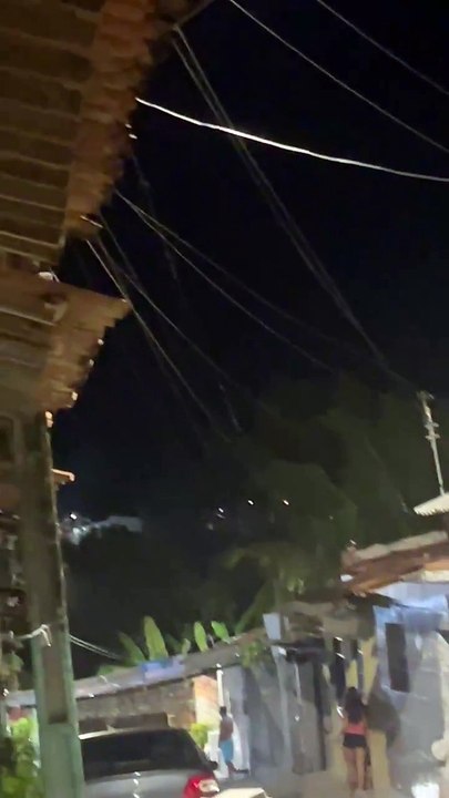 Troca de tiros entre PMs e suspeitos armados assusta moradores no Benedito Bentes, em Maceió