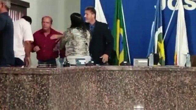 Pau quebrou na Câmara de Vereadores; Vídeo mostra legisladores trocando socos