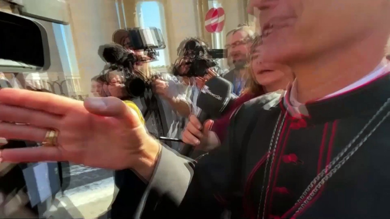 Kardinäle treffen sich vor dem Konklave im Rampenlicht der Medien