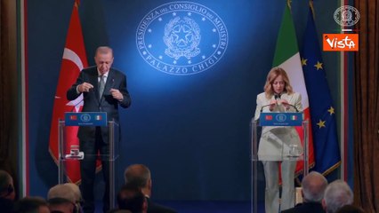 Meloni firma accordi con Erdogan: "Rafforzata cooperazione tra Italia e Turchia"