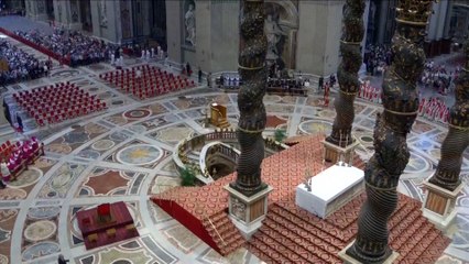 Cardenales se reúnen para la misa de duelo del Papa Francisco en la Basílica de San Pedro