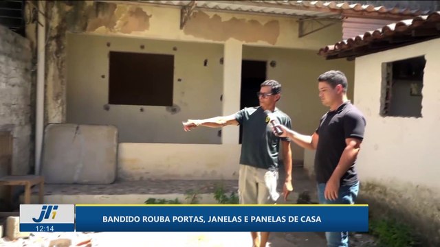 Bandido rouba portas, janelas e panelas de casa