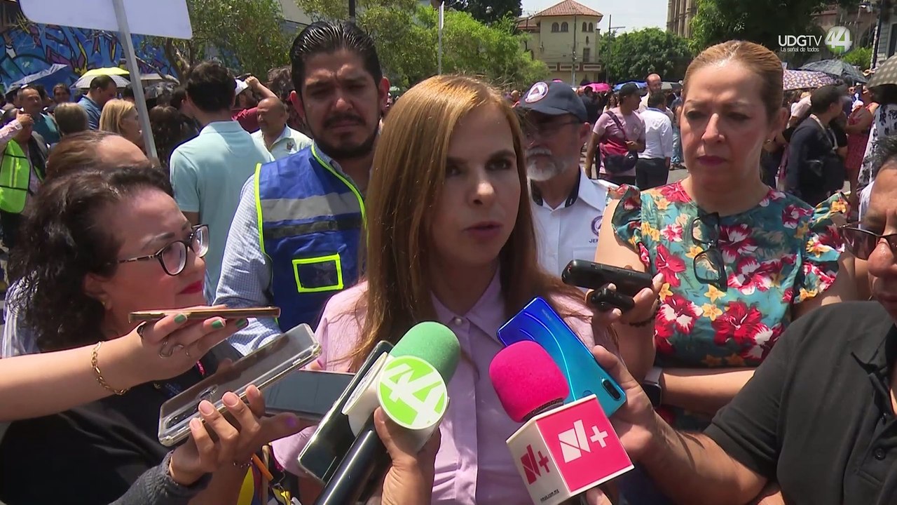 Casi mil personas desalojan edificio de Rectorí...