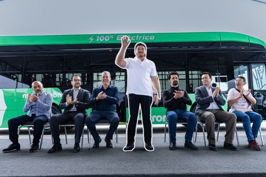 Samuel García arranca operaciones de unidades eléctricas de transmetro en San Bernabé