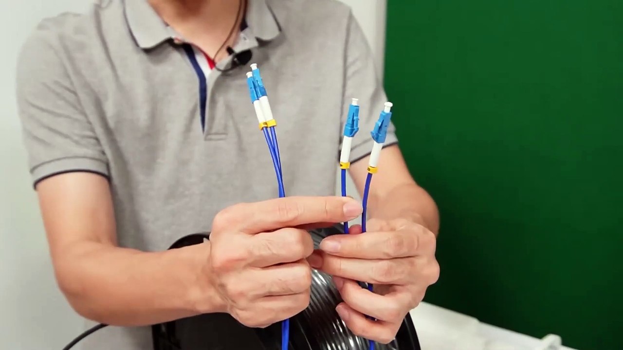 Comment relier deux commutateurs réseau avec des câbles à fibre optique
