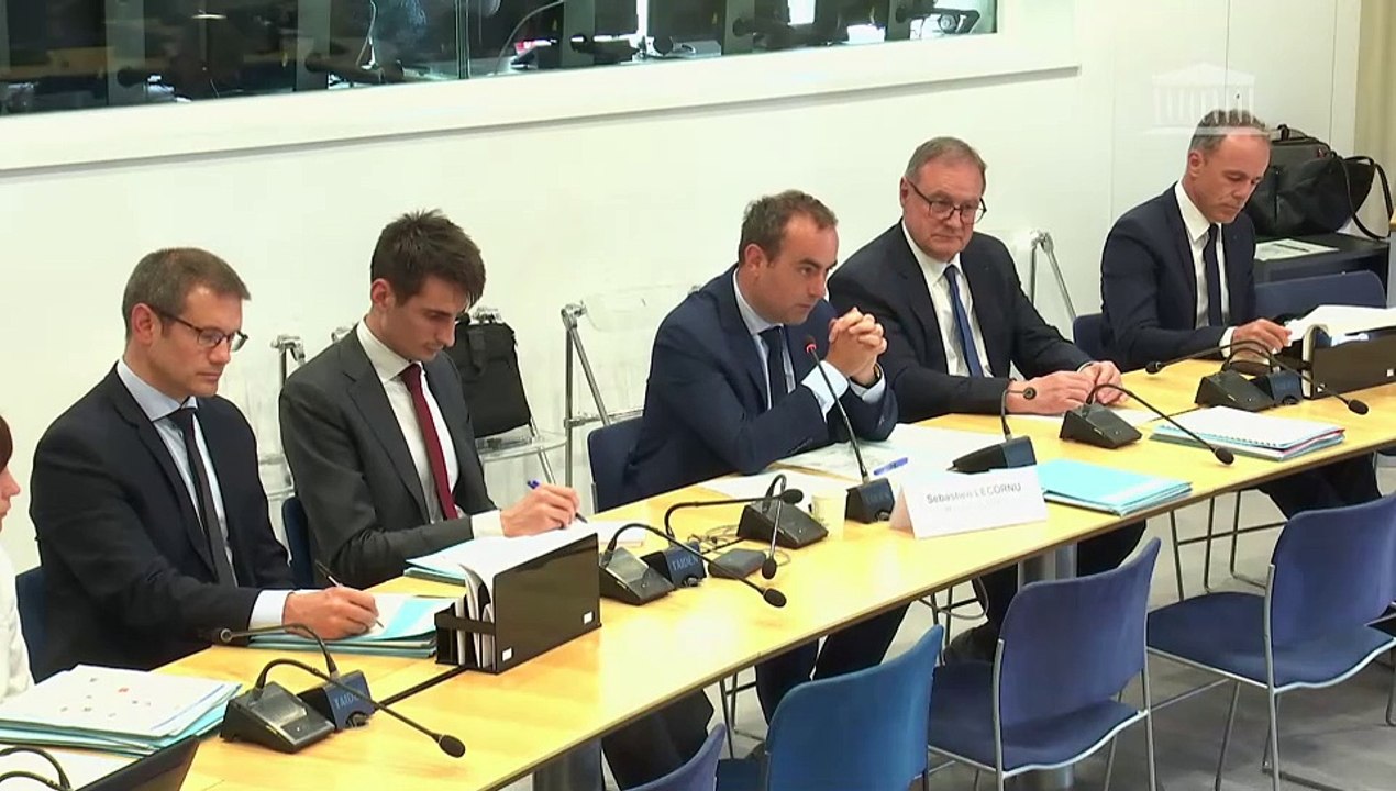 Politique française d’expérimentation nucléaire :  M. Sébastien Lecornu, ministre des Armées et Mme Geneviève Darrieussecq,  ancienne ministre déléguée chargée de la Mémoire et des anciens combattants - Mardi 29 avril 2025