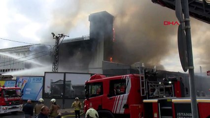 Sancaktepe'de fabrika yangını; ekiplerin müdahalesi devam ediyor