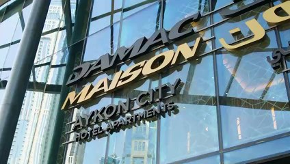 بالصور.. جوهرة فنادق دبي "داماك أيكون سيتي" يُزيّن الخليج التجاري