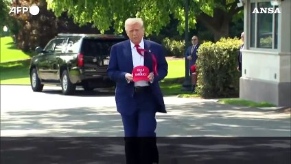 Trump ironizza: "Mi piacerebbe essere papa, sarebbe la prima scelta"