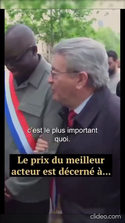 #mélenchon pris en flag après sa comédie à la manif contre #islamophobie chasser le naturel...#lfi