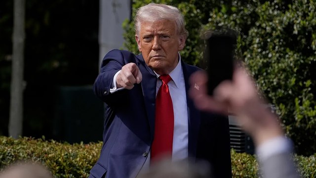 Fin de las pajitas de papel y de la tontería de la diversidad , Trump saca pecho de sus 100 días