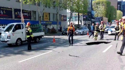 서울 강동구 길동사거리 땅 꺼짐...도로 일부 통제 / YTN