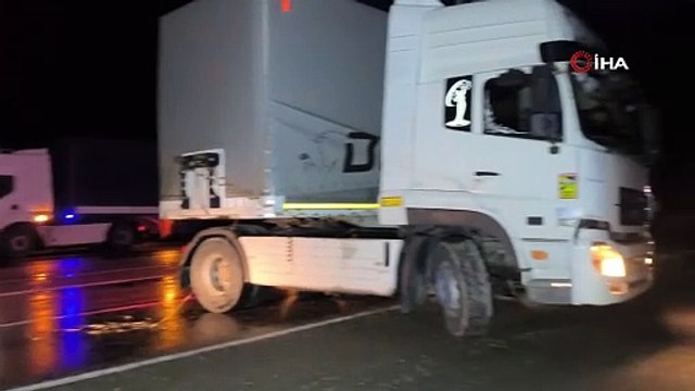 Uzundere’de facianın eşiğinden dönüldü: Tır karşı şeride geçti, sürücü şoka girdi