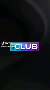 Découvrir le monde avec ma famille est mon rêve ultime. 🌍 Rien ne vaut un lever de soleil vu ensemble, non? Quels sont les moments de voyage que vous chérissez le plus avec vos proches? Partageons nos histoires d'aventure! ✈️💼#touslemonde