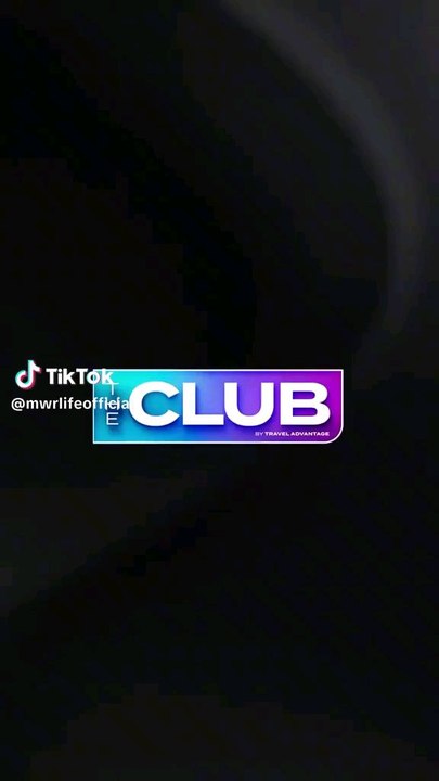 Découvrir le monde avec ma famille est mon rêve ultime. 🌍 Rien ne vaut un lever de soleil vu ensemble, non? Quels sont les moments de voyage que vous chérissez le plus avec vos proches? Partageons nos histoires d'aventure! ✈️💼#touslemonde