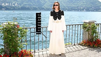 Keira Knightley con abito Coquette ricoperto di fiocchi alla sfilata di Chanel