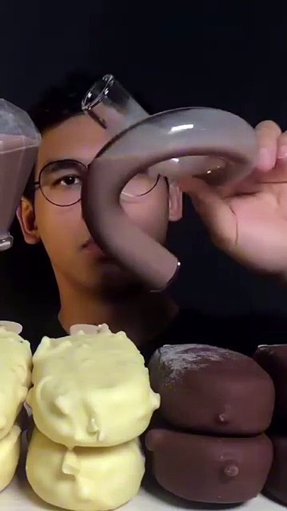 Follow for more ASMR videos🌮🍟 Credits: @prettyman_bro #mukbang #asmr #fastfood #asmreating