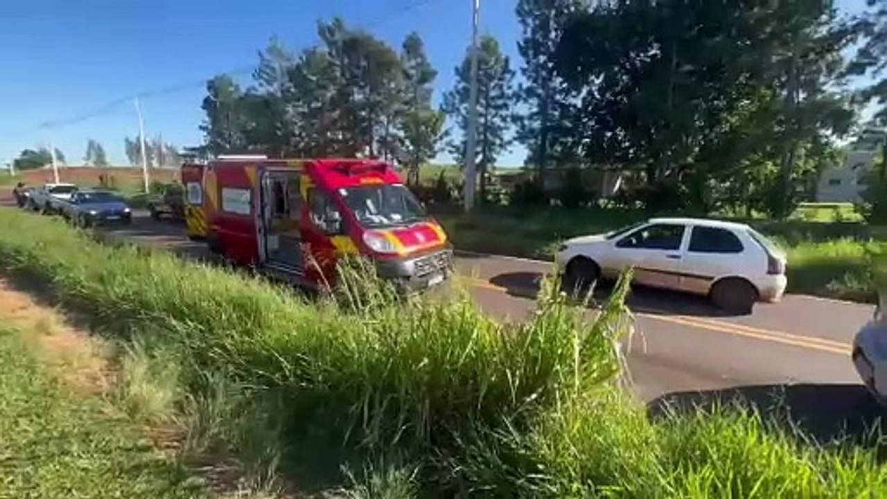 Acidente com três veículos interdita trecho da PR-580 na saída para Serra dos Dourados