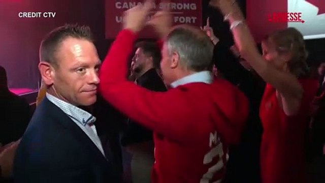 Canada, Mark Carney festeggia la vittoria alle elezioni ballando