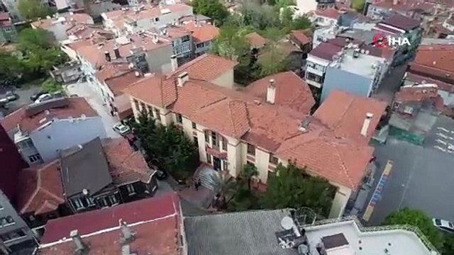 Fatih’te depremde hasar alan iki okul tahliye edildi: Boşaltılan okullar böyle görüntülendi