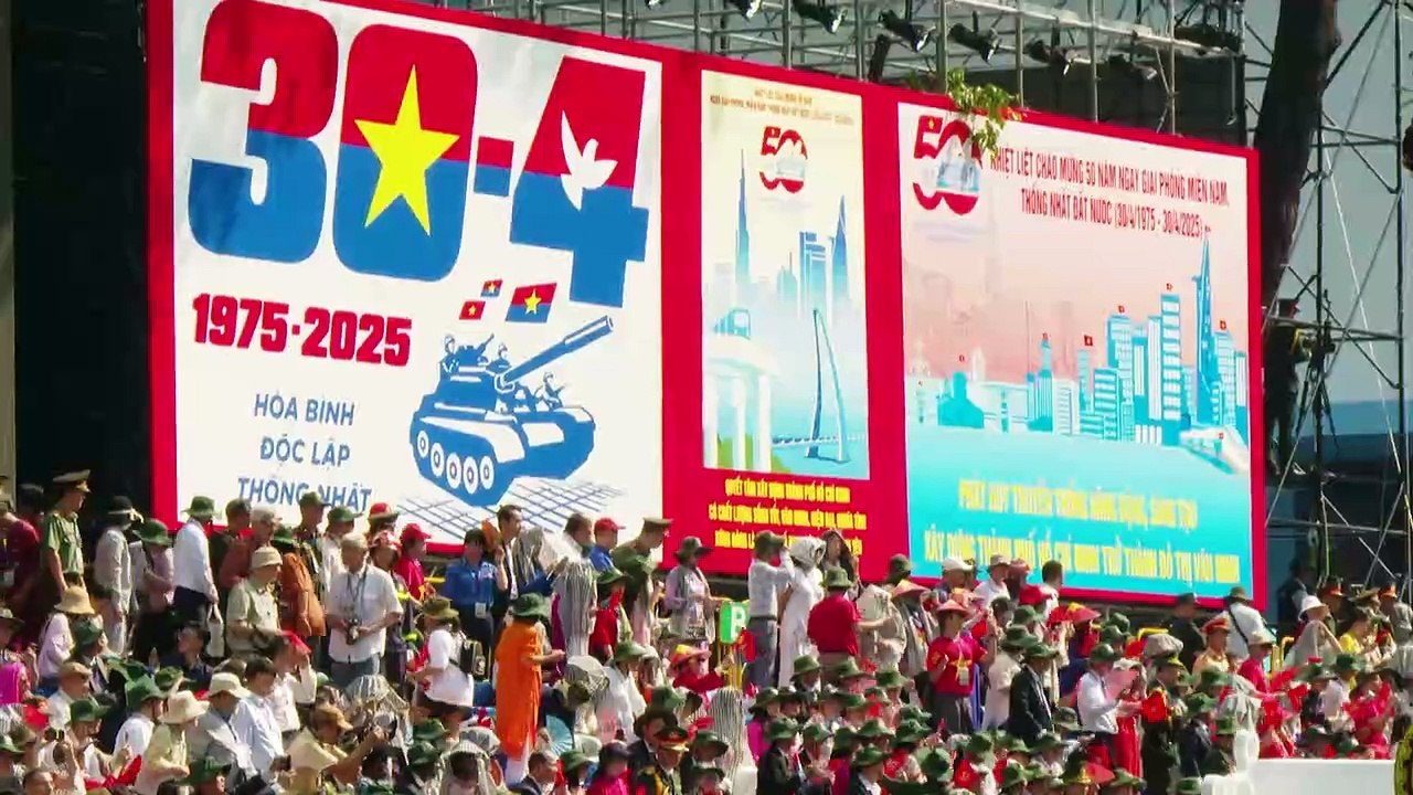 Vietnam celebra con un gran desfile militar los...