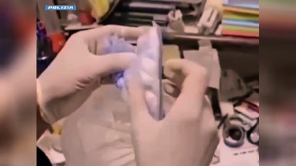 Milano, la lavanderia a gettoni? Un laboratorio per tagliare e confezionare la droga, un arresto