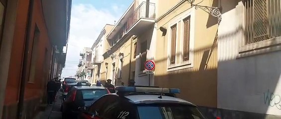 Il video del balcone da dove la madre ha lanciato la figlia di pochi mesi