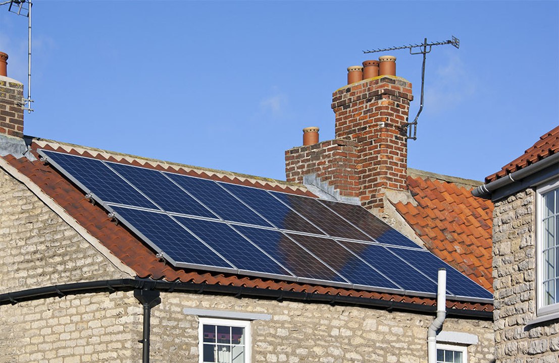 Greenpeace blast 'absolute scandal' after 6 in 10 new UK homes built without solar panels