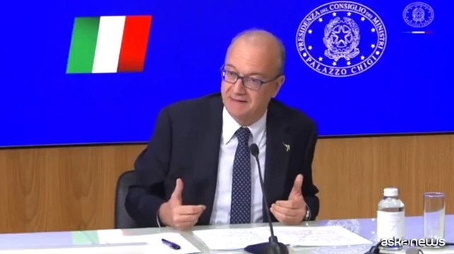 Scuola, Valditara: arresto in flagranza per lesioni docenti e presidi