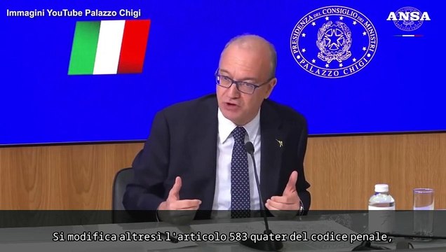 Scuola, Valditara: Arresto in flagranza per chi picchia i docenti